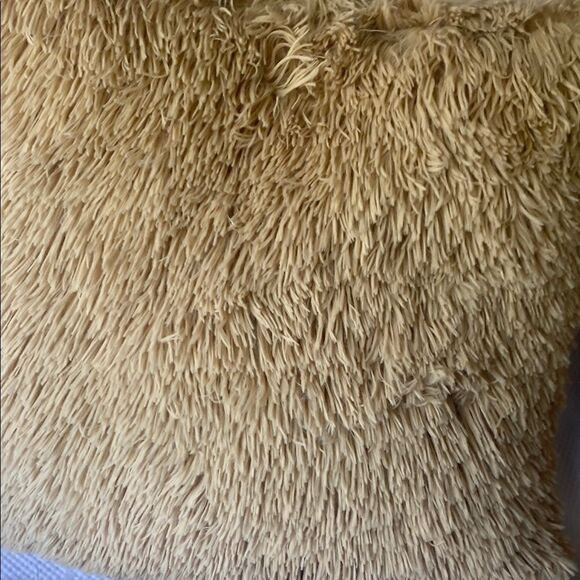 Pier 1 Faux Mongolian Shaggy Tan Throw Pillow 22”x22” NWOT - Picture 2 of 4